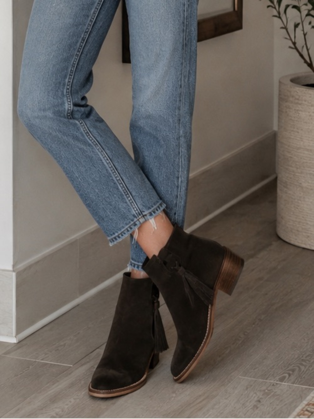 Brown Genuine Suede leather Ankle Boots Made in Spain Tassel Detail Size 37 EU